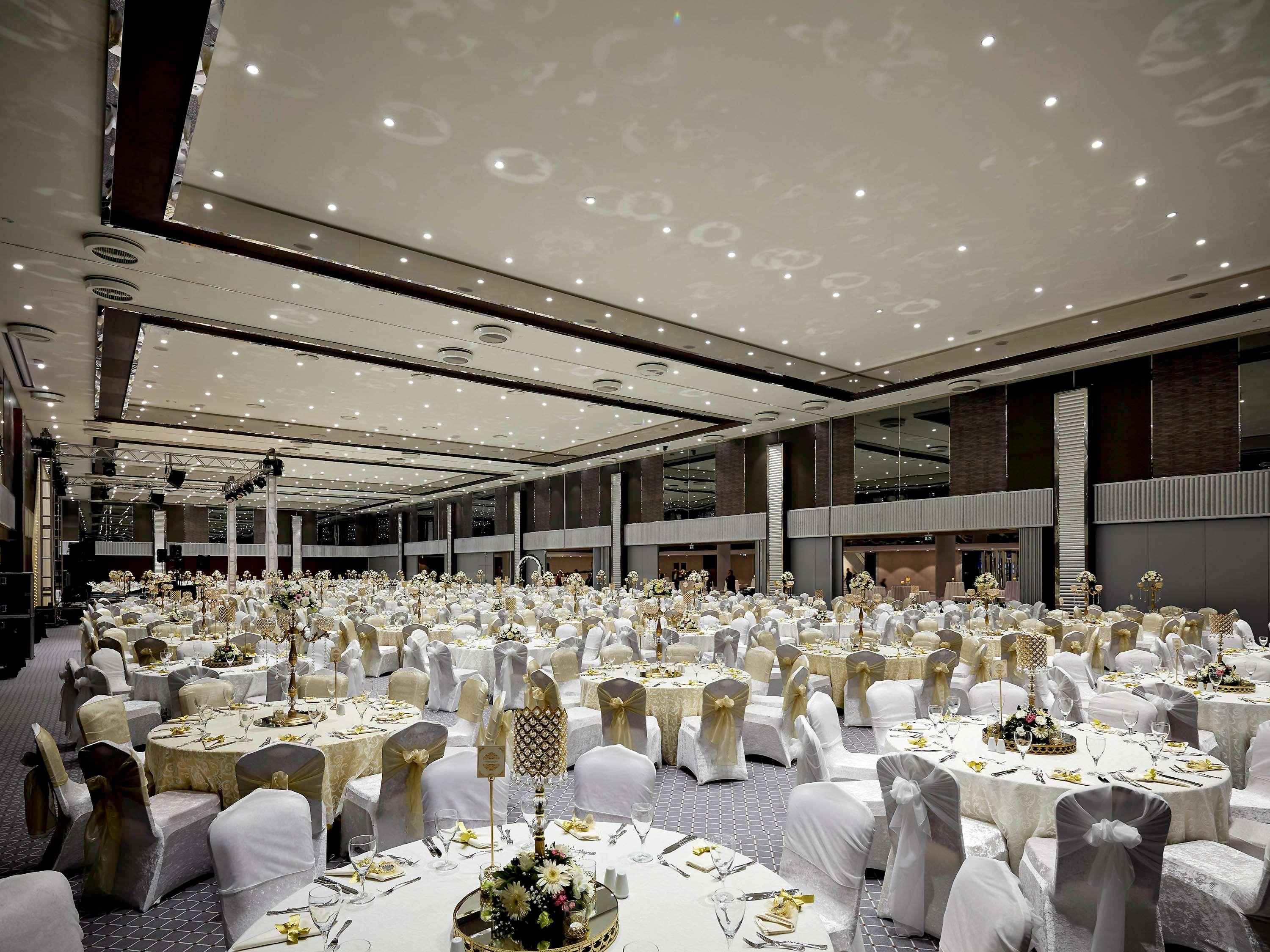 Pullman Istanbul Hotel & Convention Center Exterior foto